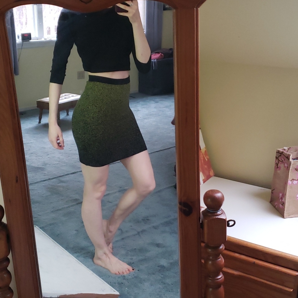 Beautiful knitted green to black mini skirt